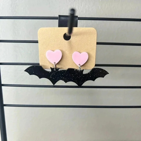 Jewelry - Adorable Spooky Bats Black Pink Halloween Lightweight Post Dangly Earrings NEW